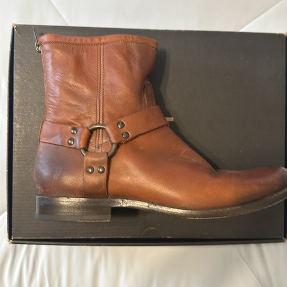 FRYE Phillip Harness Short Women’s Leather Boots Sz 10 EUC in cognac/brown - Picture 6 of 11